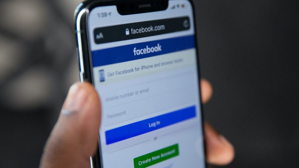 Facebookアカウントを完全に削除する方法