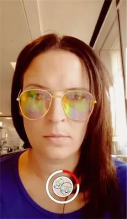 撮影ボタンの右側にある「ビデオフィルター」を選択します。